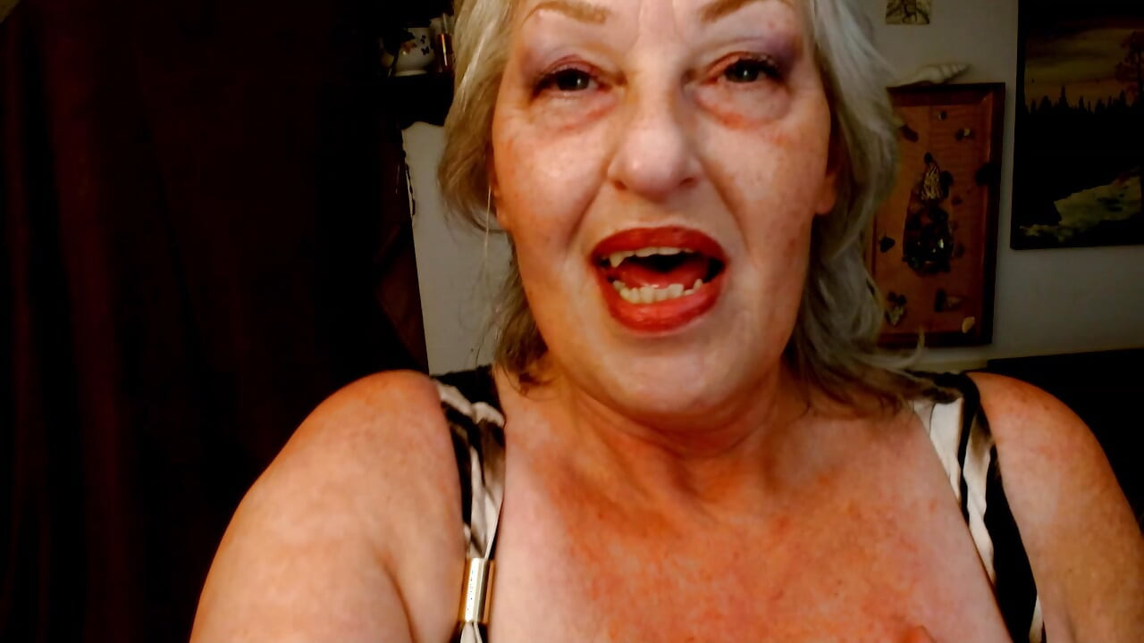 1458 DawnSkye werd gevraagd om een geile pantyvideo voor Frank te maken. En dat deed ze goed!