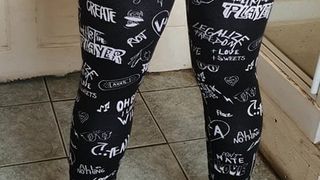 Step mom doesn't wear panties under leggings get fucked