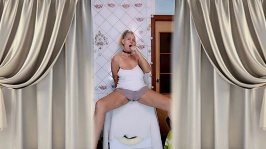 Hot housewife Lukerya, morning flirtation with brushing teeth on the washing machine and twerking.