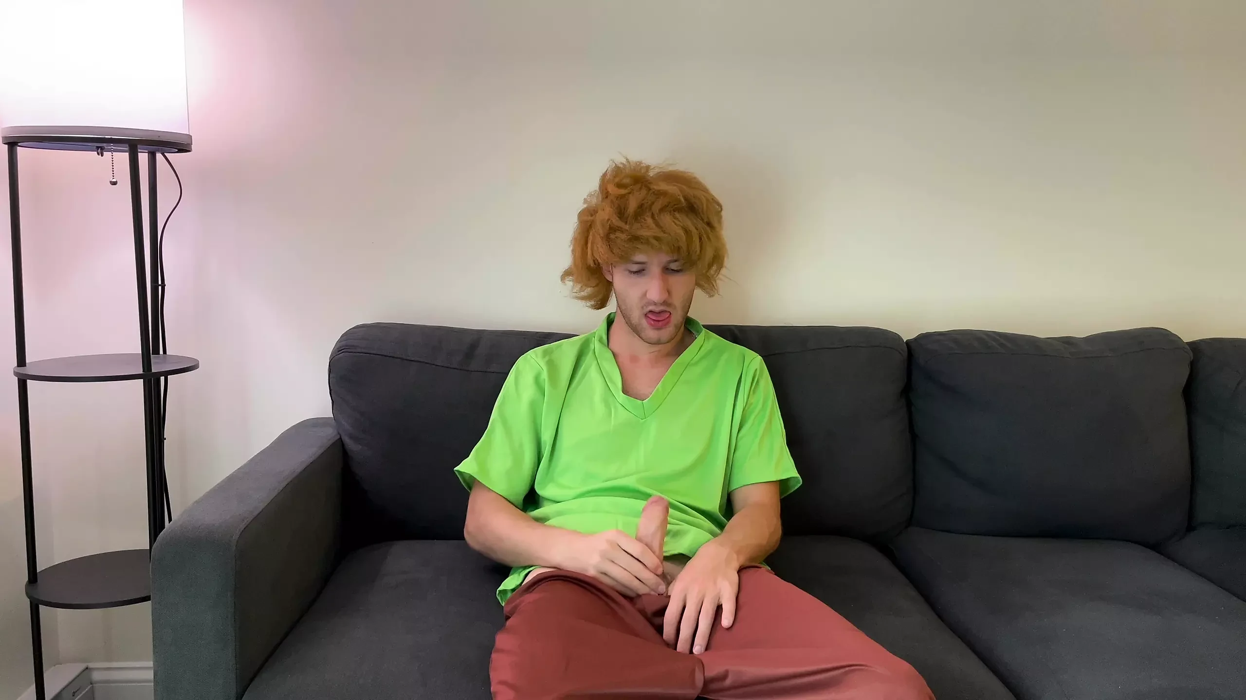 Shaggy o fute pe Velma, cu vedere la persoana 1