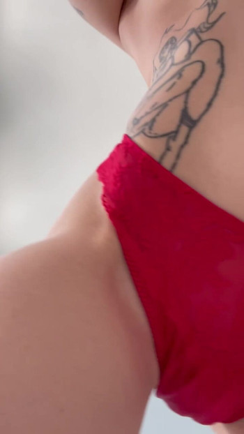 Inked vixen: dark desires Sultry brünette mit mutigen tattoos schließt sich myOnlyFans an! 🔗
