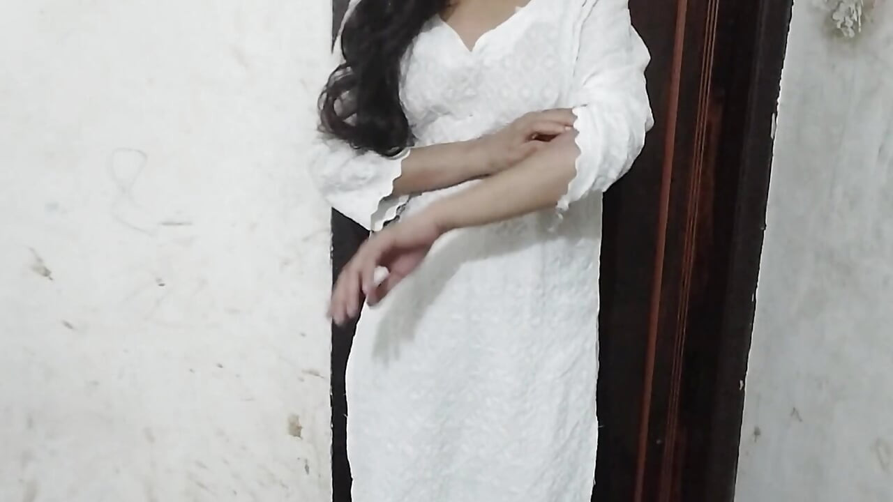 Teen age college girl ka bathroom MMS video
