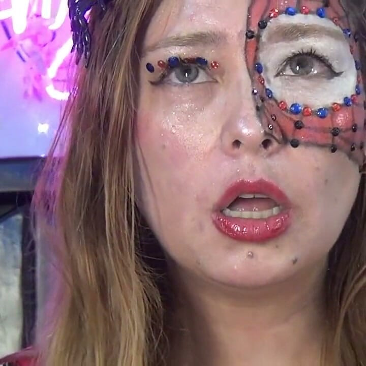 Spider-girl's Extreme Swallowing Challenge! Huge Edible Spiders