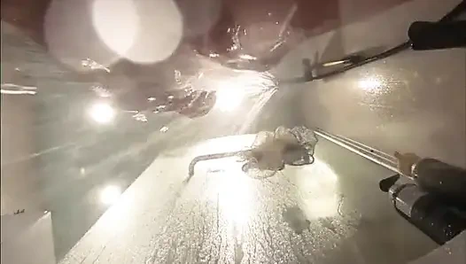 Вебкамера под ванной сводной сестры. Мокрая киска после секса с бойфрендом