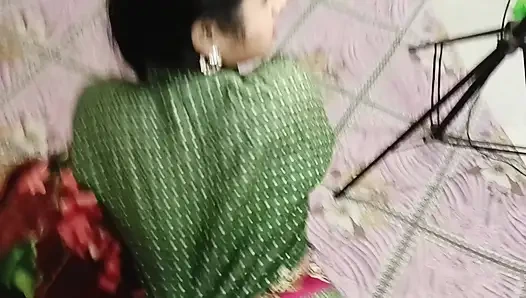 Rekaman seks tante semok india dientot gaya doggy sama devar di kamar tidur