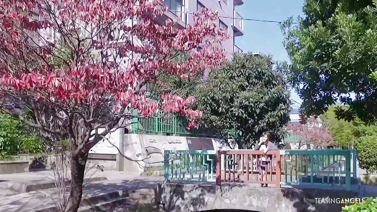 تصبح المقابلة عندما تبدأ المرأة الآسيوية بتقبيل عاطفي وتعبر عن رغبة قوية في فعل جنسي ينتج عنه