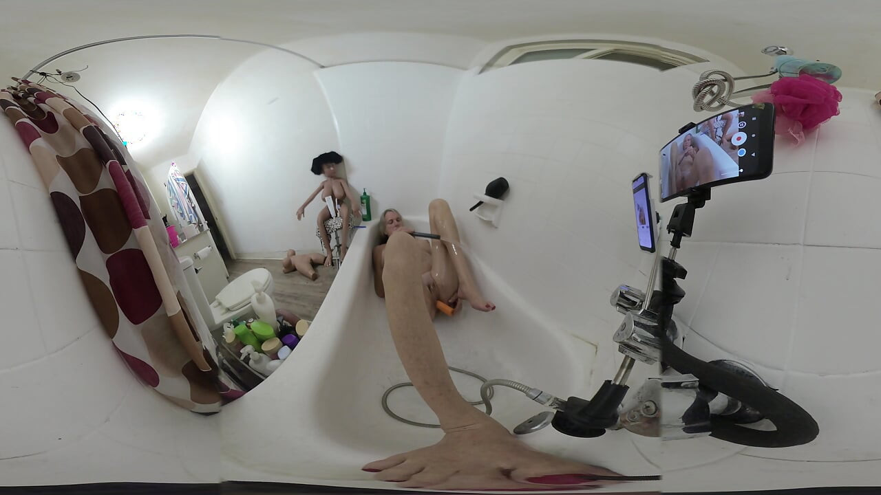 Lizzy Yum VR August 2025 Dilating #60