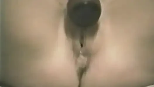 Blonde MILf bringt sich zum squirten