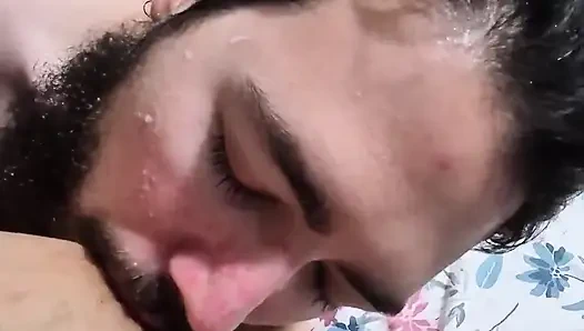 Komşumun Sakalındaki Göğüslerimden Süt