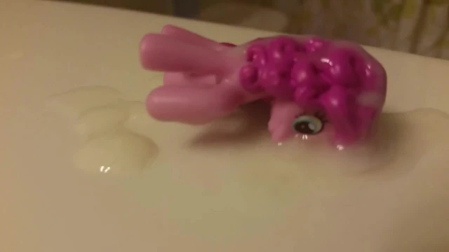 Cumming on Pinkie Pie
