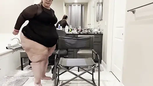 Luxe in Lingerie: Plump Paradise Tight Chair Tease (wmv)