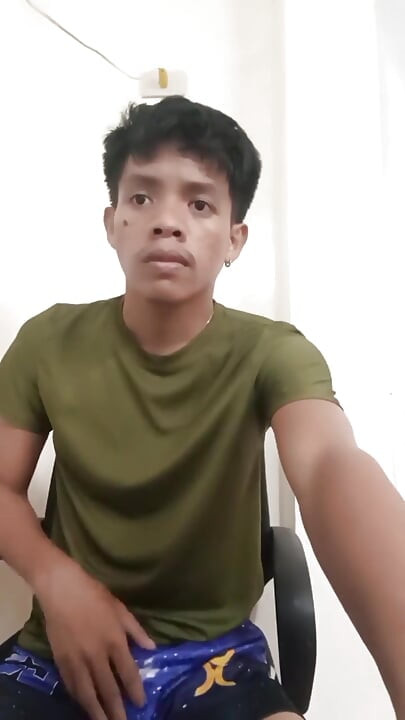 Pinoy Twink Gets Horny at Home