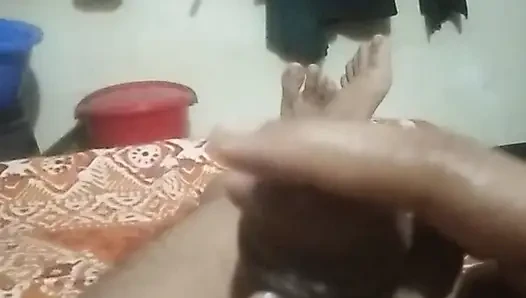Evde kimse yok, gerçekten çok istiyorum, bu yüzden ellerimi çırpdım.