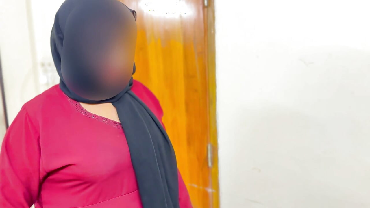 Arabian Beautiful Hotel Maid Cleaning My Room & I See Her Huge Ass & Huge Boobs