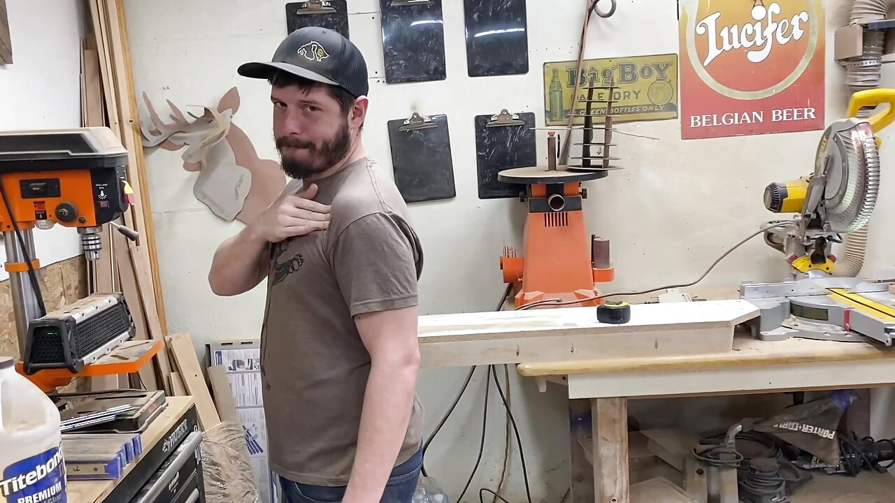 Seattle Dad dan Buck. Video lengkap ayah nyepong kontol ayah dengan memek berbulu di kantor