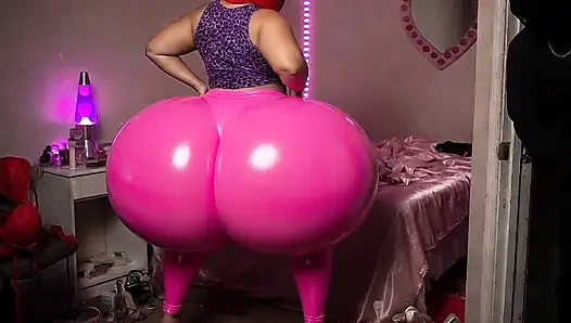 Big Ass Stepmom Twerking in Tight Leggings in Bedroom