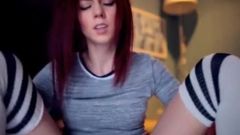 redhead girl make orgasm with toy ohmybod