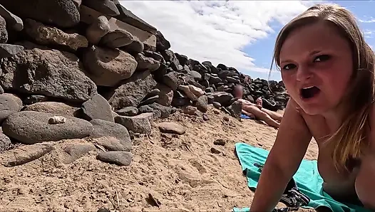 ERWISCHT BEIM PUBLIC DREH!!! Tourist wird zum wichsenden Voyeur!