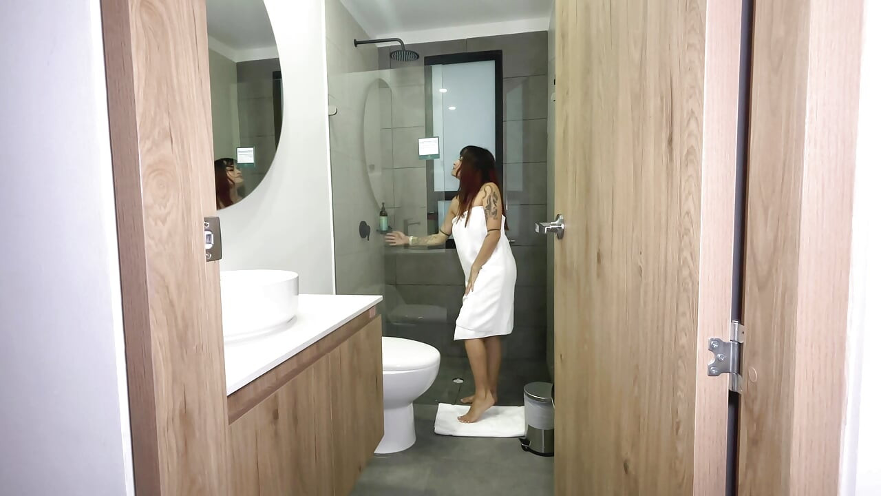 익스트림 트리플 시오후키 2.0: 거대한 욕실 분출 및 젖은 보지