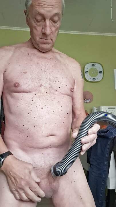 VÝSTAVNÍ SEXSHOW BEZ RUKOU CUCÁNÍ PTÁKA VYSAVAČEM CUMSHOT