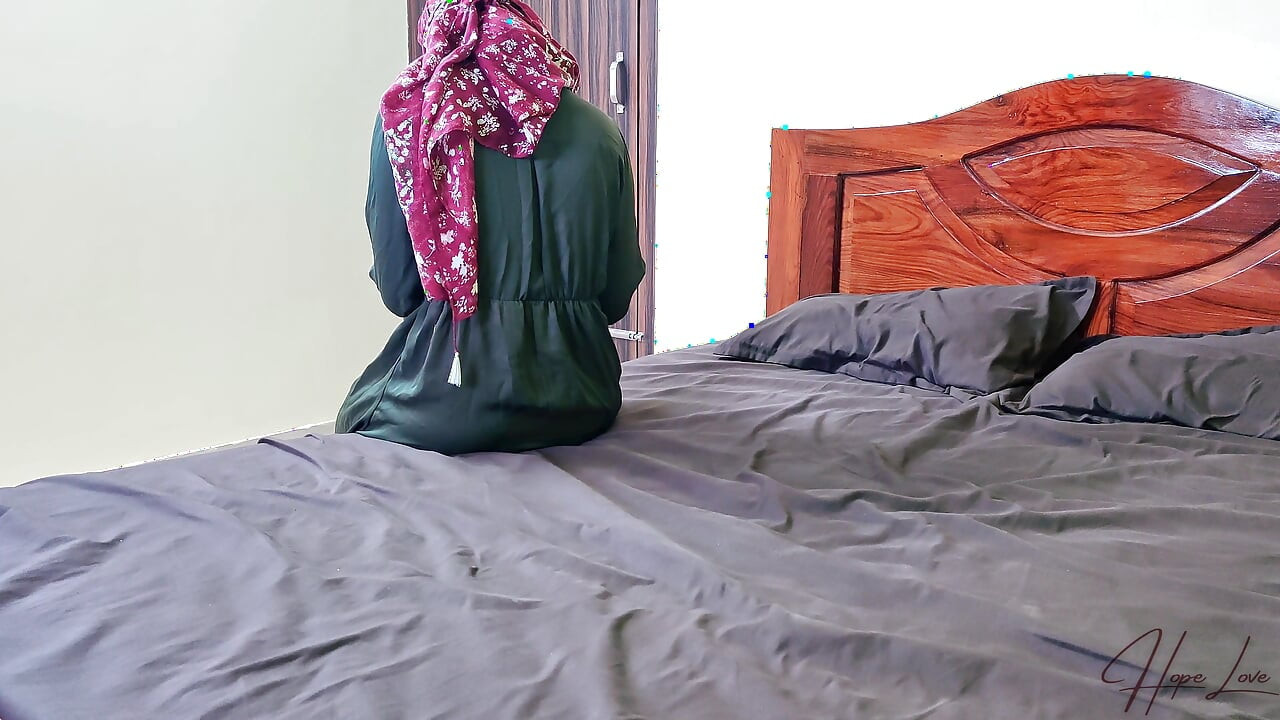 Tânăra doamnă știe cum să-și facă vecinul fericit