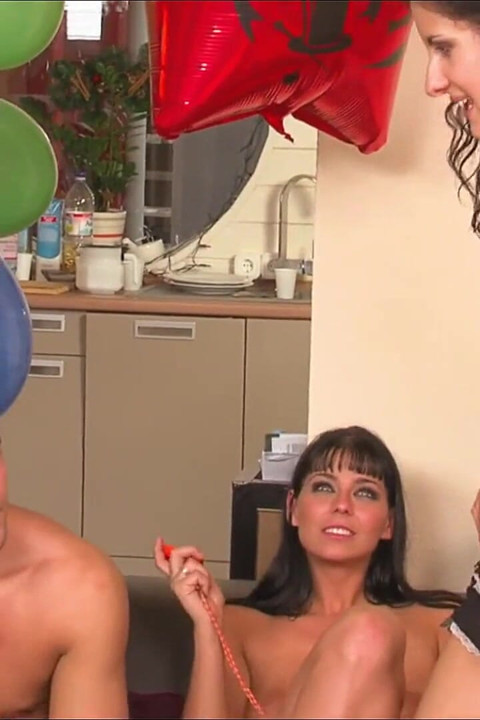 Fiesta de año nuevo - groupsexgames