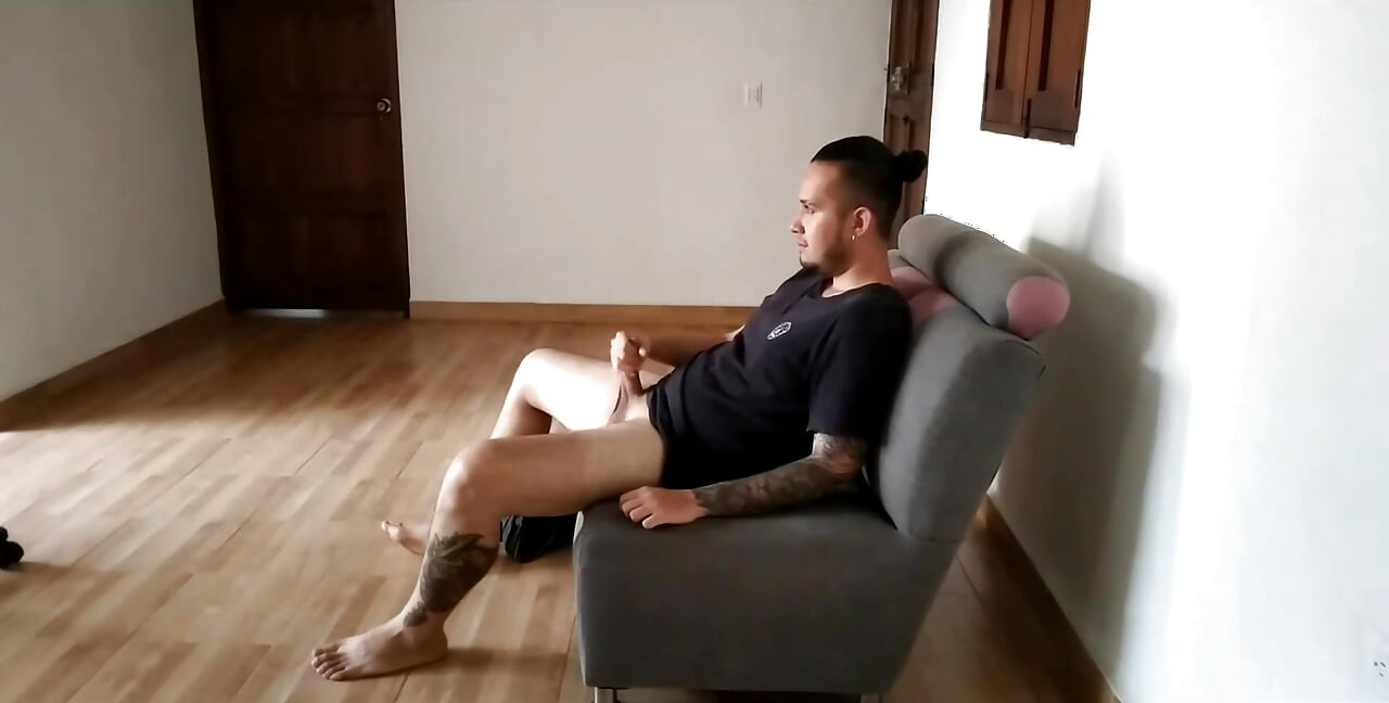 Ich fand mein masturbieren, als er das badezimmer verließ