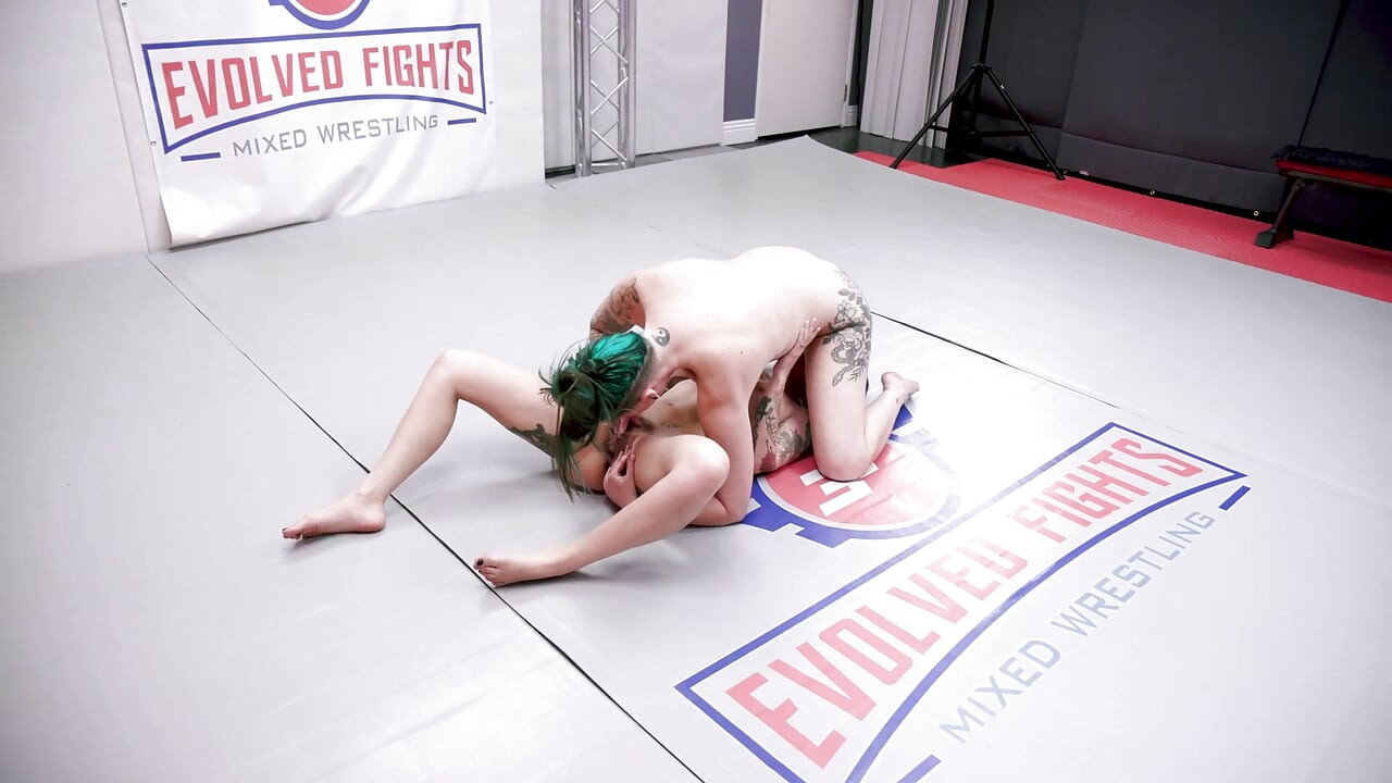 Luna Lovely vs Nikki Zee Orgasm Challenge - Rematch