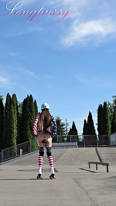 Longpussy. Mau ikut skating bareng aku?