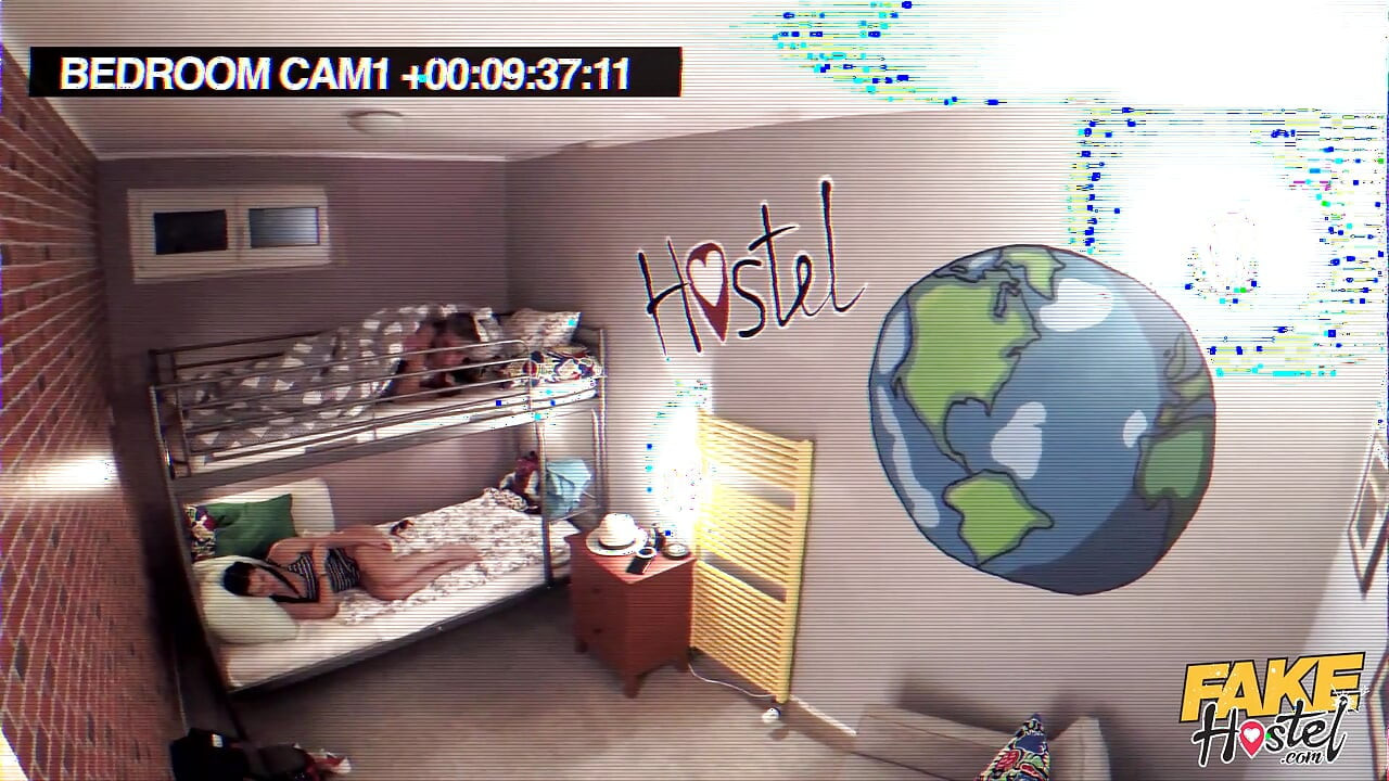 Fake Hostel - Selfie Girl: Capturando momentos fumegante com uma morena
