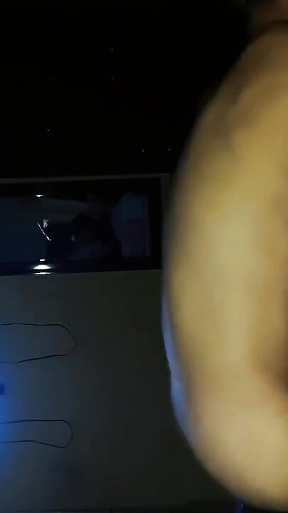 お祝いの後、彼女はとても熱く私に近づきました