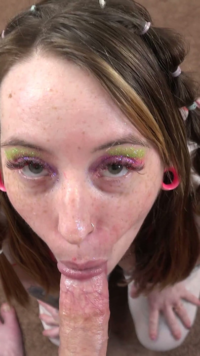Petite Coed Melanie Sugar Is Screwing an Old Dude