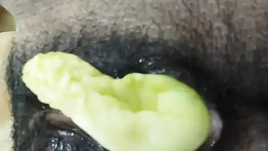 Hintli azgın kız dildoyla mastürbasyon yapıyor