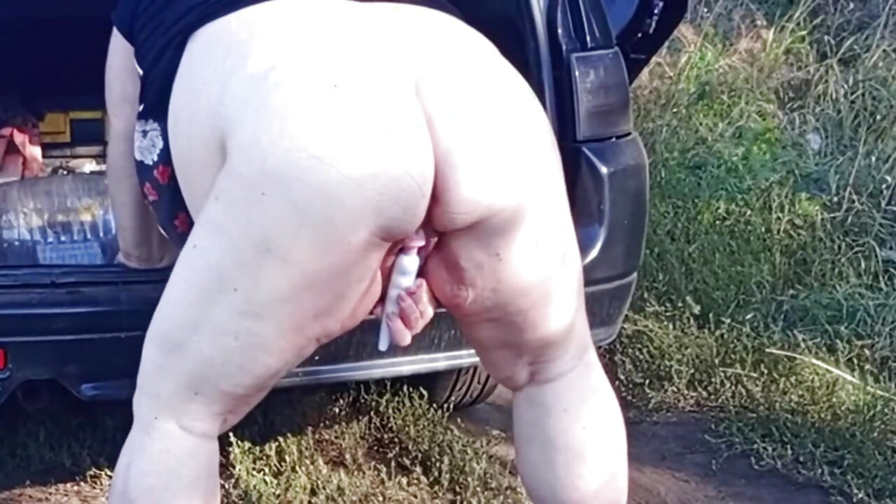 隣人は潮吹きでたくさんのオーガズムを得る