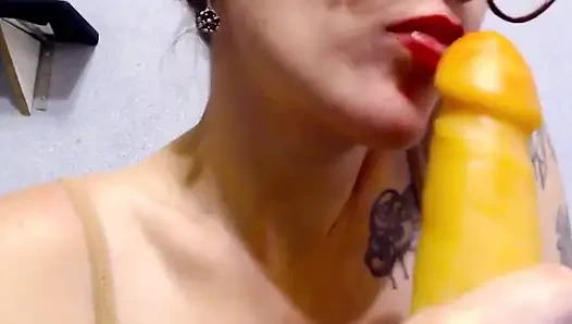 Я хочу лизать и пососать твой жесткий член