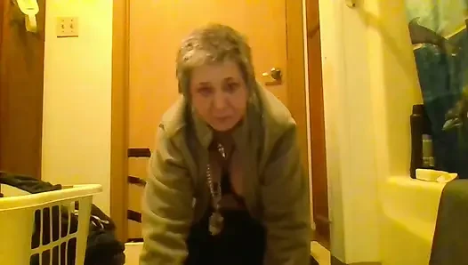 Olgun tombul masterbate anal vibe'i parmaklıyor