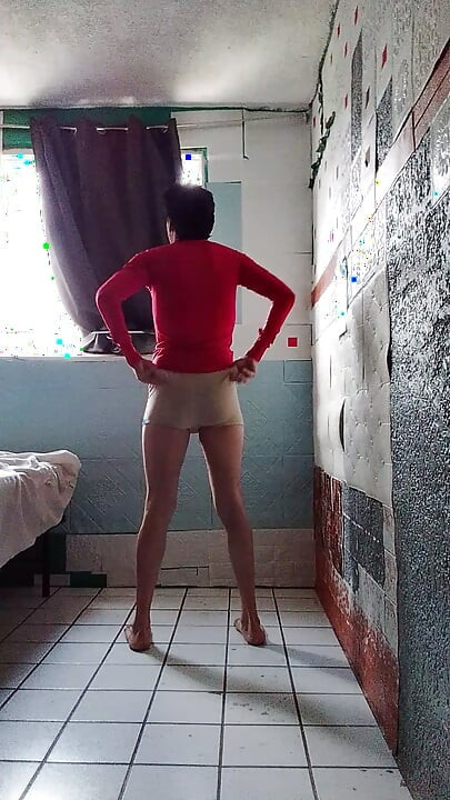 Young Mexican big polla shows off her big polla