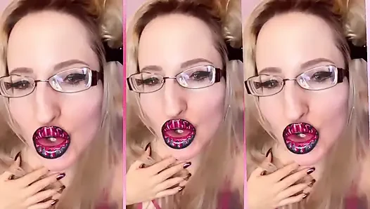 Kamu gila banget jadi dompetku!