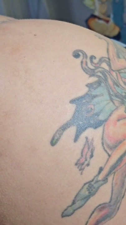 DAS TATTOO UM MEINEN ARSCH VERÄNDERN, JETZT IST ES GRÖSSER ALS VORHER | Clip 1