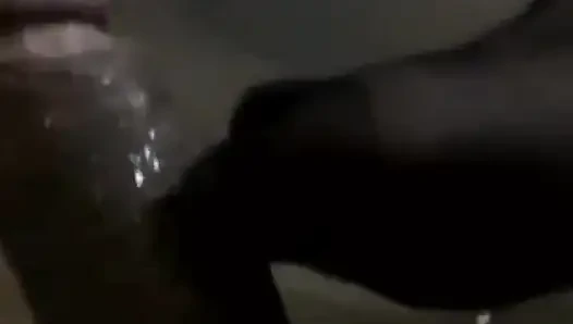 Olgun sarışın ateşli oyuncu seçmelerinde zonklayan büyük zenci gırtlağına kadar alıyor