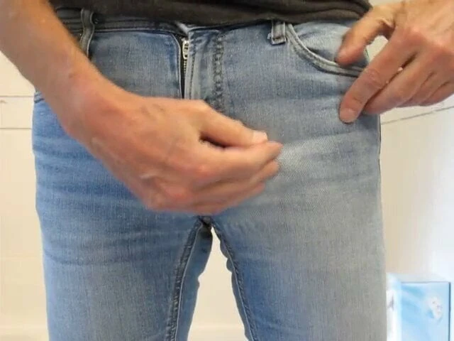 Wanking and jerking-off in my ultra-skintight jeans