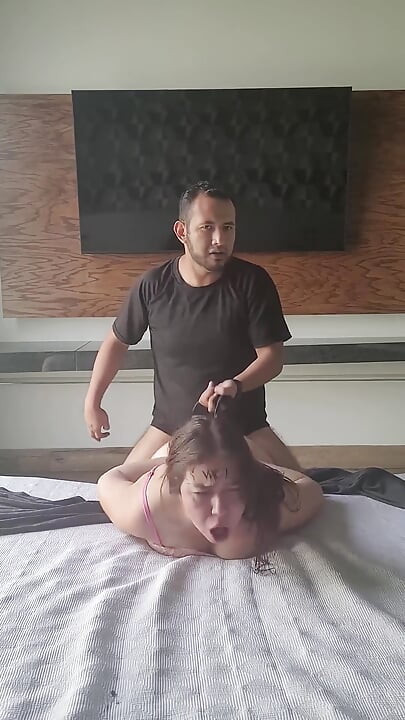 Exclusiv: Video needitat - Cum proprietarul meu a făcut dragoste cu mine și m-a folosit de la început până la sfârșit