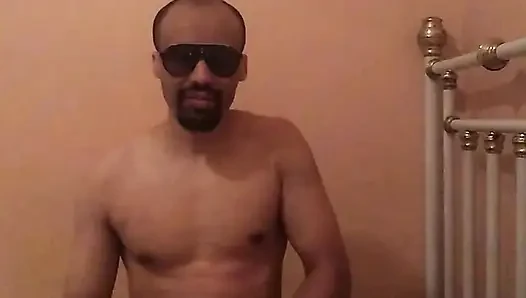 Buraya meraktan geldin ama en samimi sırrımı keşfetmek için sonuna kadar kalabilirsin.