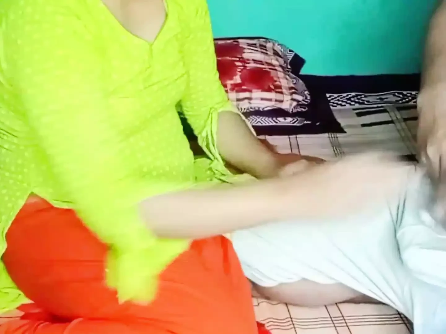 Šukám svou velká prsa desi bhabhi a její mokrou kundičku