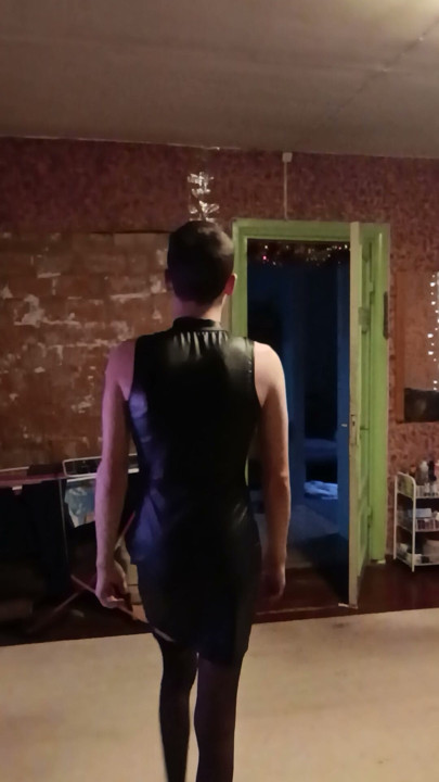 Sissy Slaps Her Ass