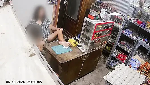Я соблазнился лавочкой, которая показала мне мои трусики