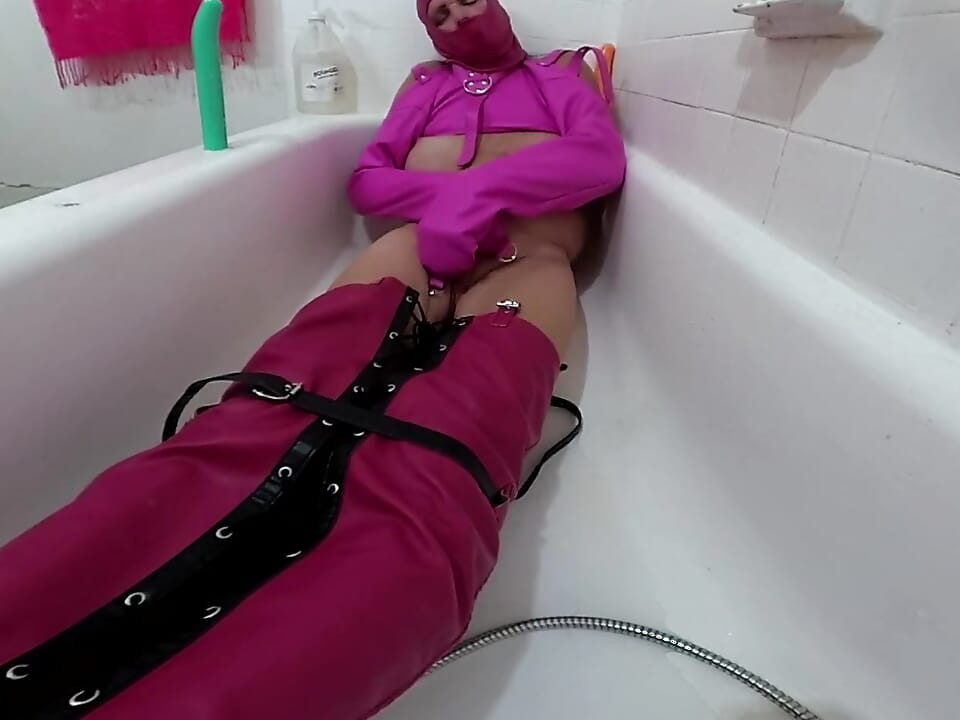 Liz Young VR ianuarie 2025 Fantasy clitoris țâțe pizdă cu vibrator orgasm masturbare cu jucărie sexuală făcând baie doar Lizzy Yum 89