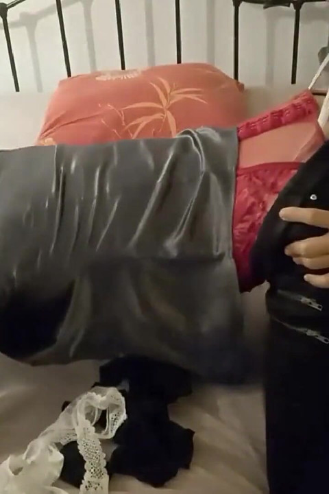 1096 (01) - cewek amatir perancis ngentot gaya doggy, lingerie satin, seks pakai baju, sepong kontol, jilat pantat