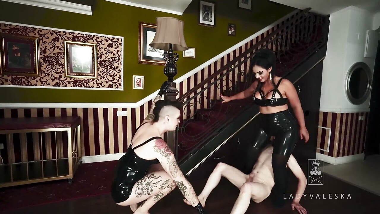 Potěšení z latexových šortek