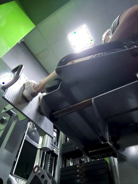 Fingering pussy in the gym jucielussie